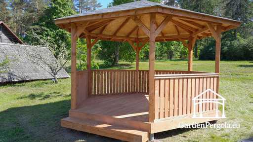 Kuusikulmainen puinen paviljonki — Kotoisa puutarhapaviljonki lattialla ja katetulla katolla - garden gazebo pergola