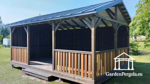 4x6 m ruskea puinen paviljonki — tilava puutarhapaviljonki lattialla ja metallisella harjakatolla