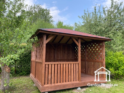 3x3,5 m Ruskea Puinen Paviljonki — Kotoisa Puutarhapaviljonki Lattialla, Suljetulla Takaseinällä ja Koristeellisilla Säleikköseinillä - garden gazebo pergola