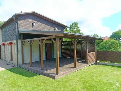Tummanruskea taloon kiinnitettävä puuveranta katetulla katolla – 4,8×6 m - garden gazebo pergola